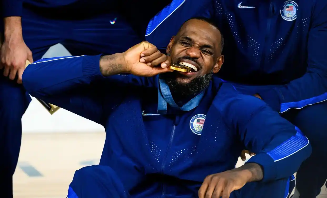 詹姆斯回归赛场，问鼎冠军首场状态亮眼，MAD观众沸腾！的简单介绍